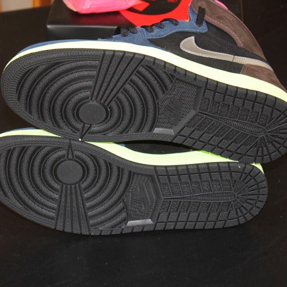 Jordan 1 Retro High OG Tokyo 2020 - 555088-201 - Picture 7 of 7